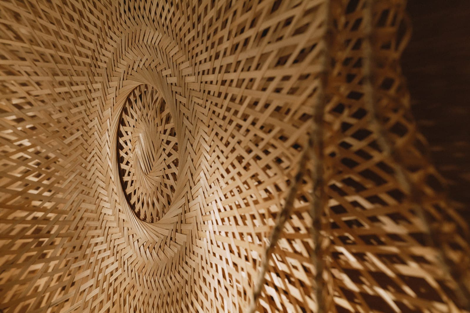 Handgeflochtenes Rattan-Detail im 2places SOUL