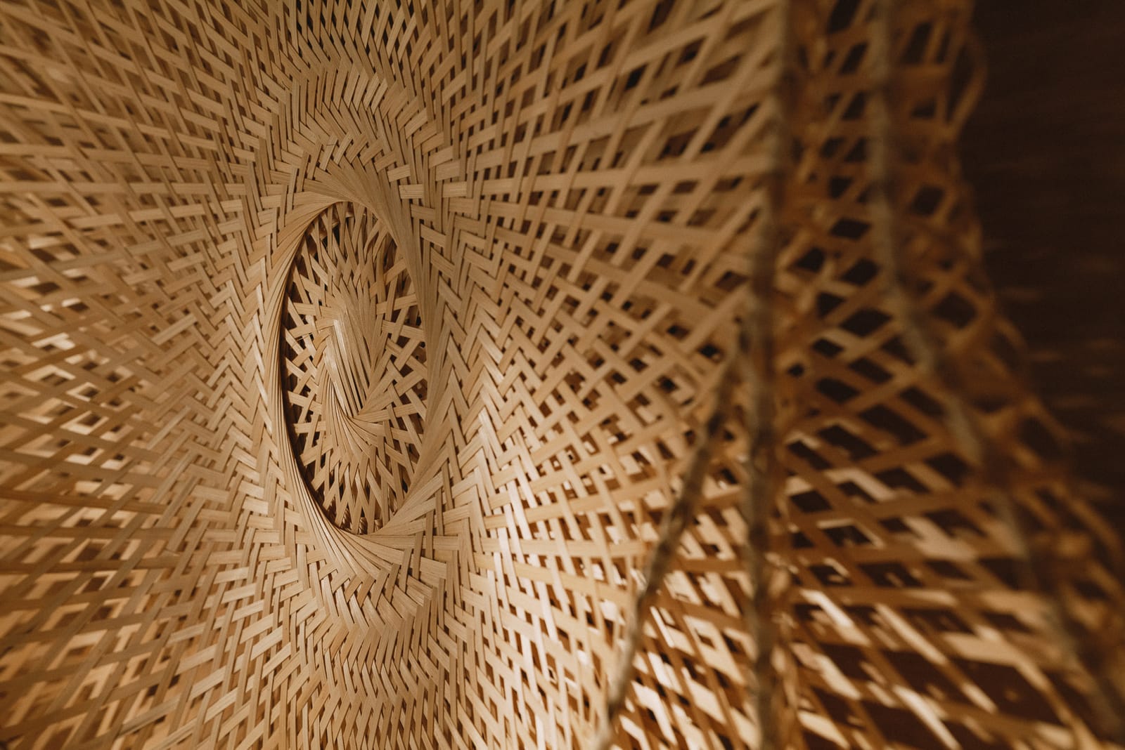 Handgeflochtenes Rattan-Detail im 2places SOUL